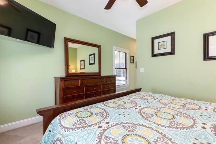 1st Floor King with Private Bath