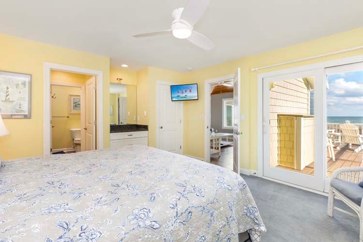 2nd Floor King with Private Bath