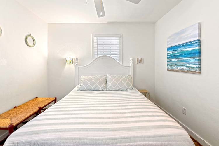 1st Floor Queen with Private Bath