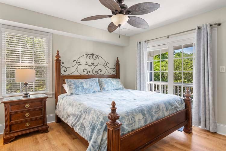 1st Floor King with Private Bath