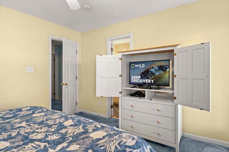 1st Floor Oceanside King with Private Bath