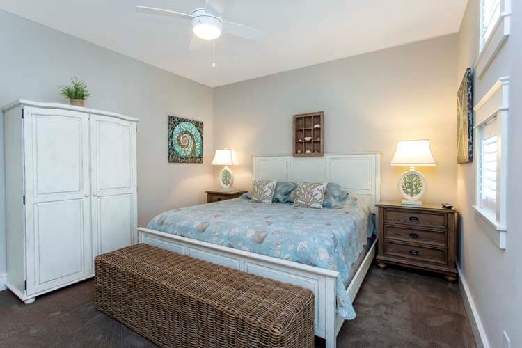 1st Floor King with Private Bath