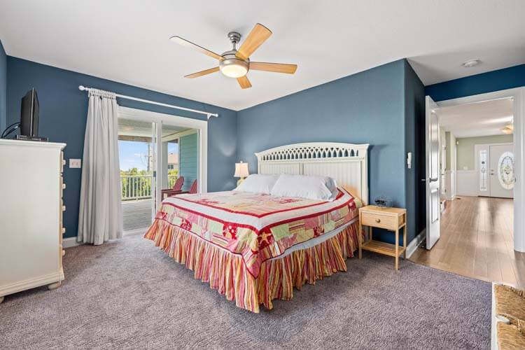 1st Floor King with Private Bath