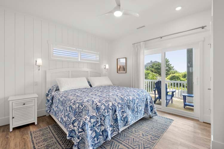 1st Floor King with Private Bath