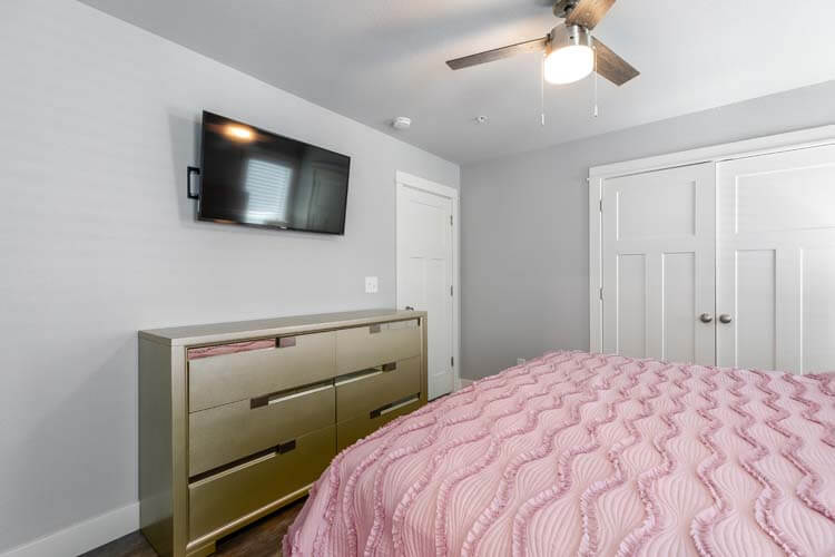 2nd Floor King with Private Bath