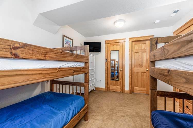 Ground Floor Twin Bunks with Shared Bath