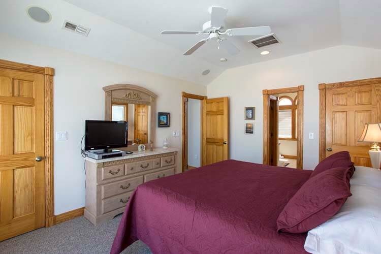 2nd Floor King with Private Bath