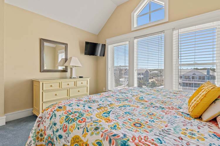 2nd Floor King with Private Bath