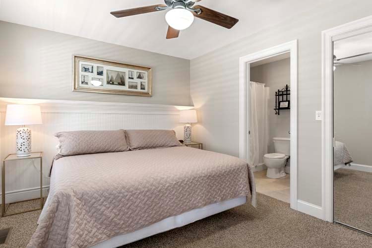 1st Floor King with Private Bath (4)