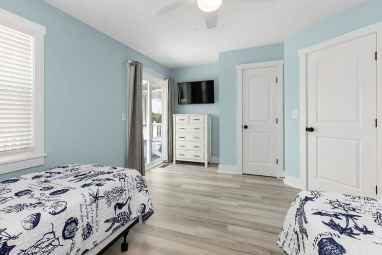 1st Floor Twins Bedroom