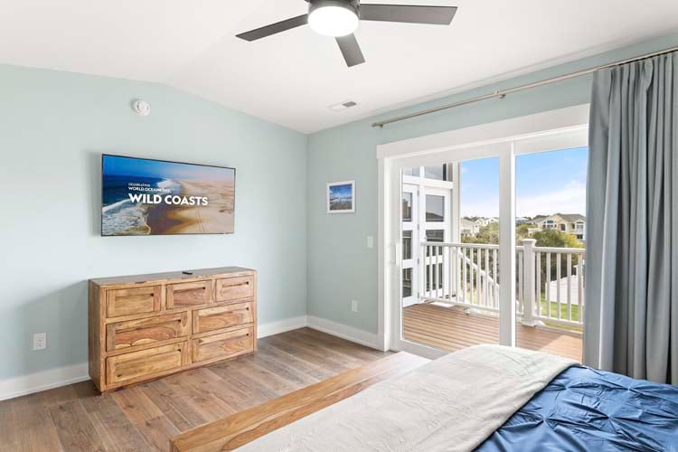 2nd Floor King with Private Bath