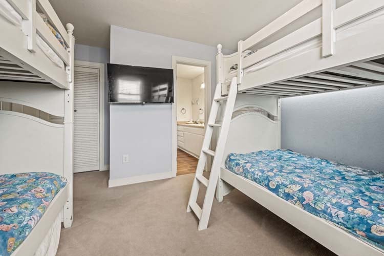 1st Floor Twin Bunks with Shared Bath