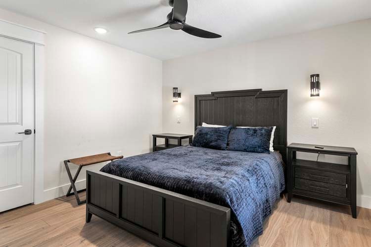 Ground Floor Queen with Private Bath (15)