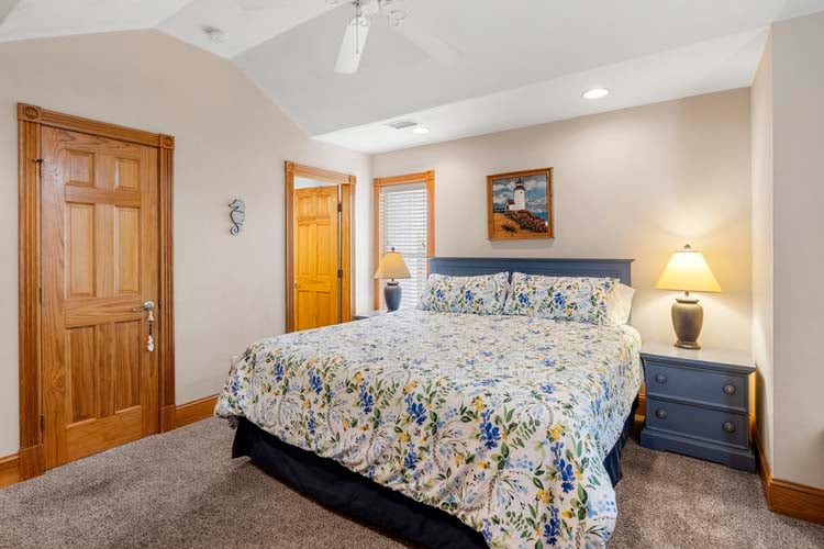 2nd Floor King with Private Bath