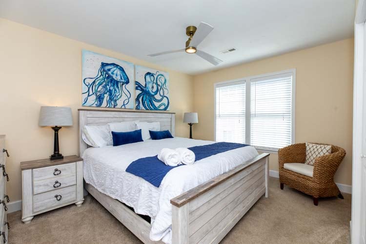 1st Floor King with Private Bath