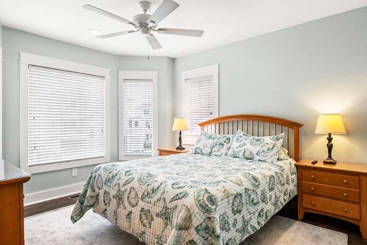 1st Floor Queen with Private Bath