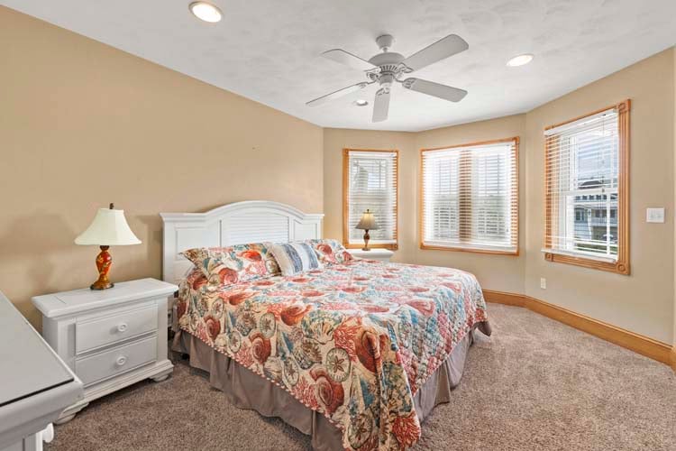 1st Floor King with Private Bath