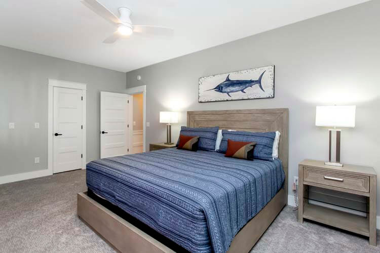 1st Floor King with Private Bath