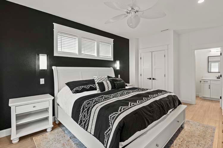 Ground Floor King with Private Bath (26)