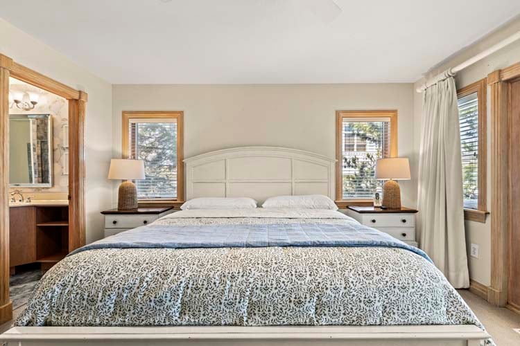 1st Floor King with Private Bath