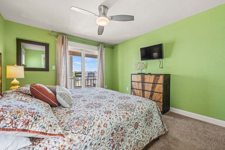 1st Floor King with Private Bath