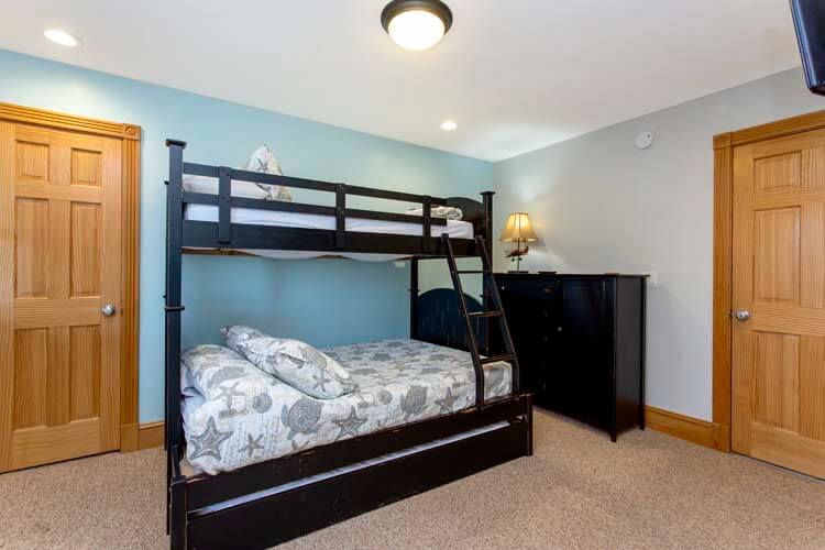 1st Floor Pyramid Bunk with Private Bath (7)