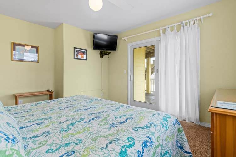 1st Floor King with Private Bath