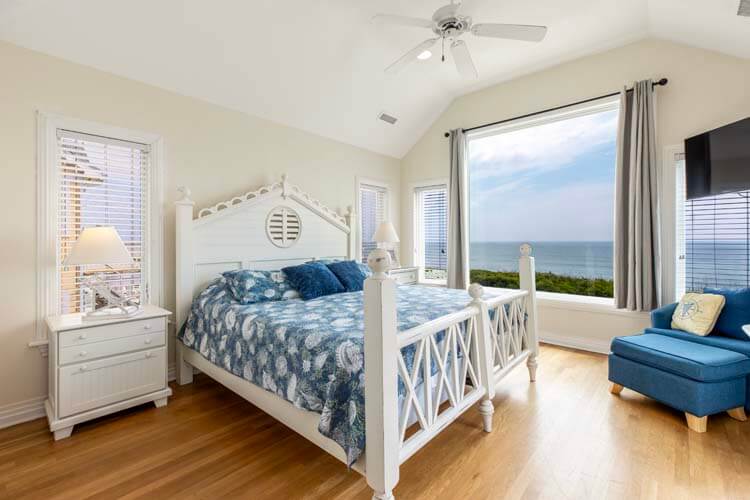 2nd Floor King with Private Bath