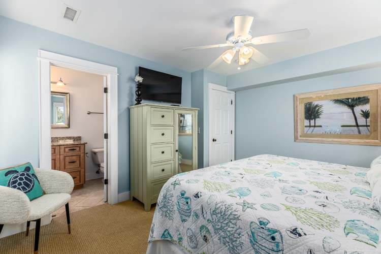 1st Floor King with Private Bath