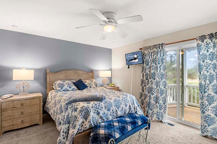 1st Floor Queen with Private Bath