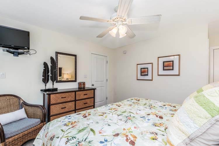 1st Floor King with Private Bath