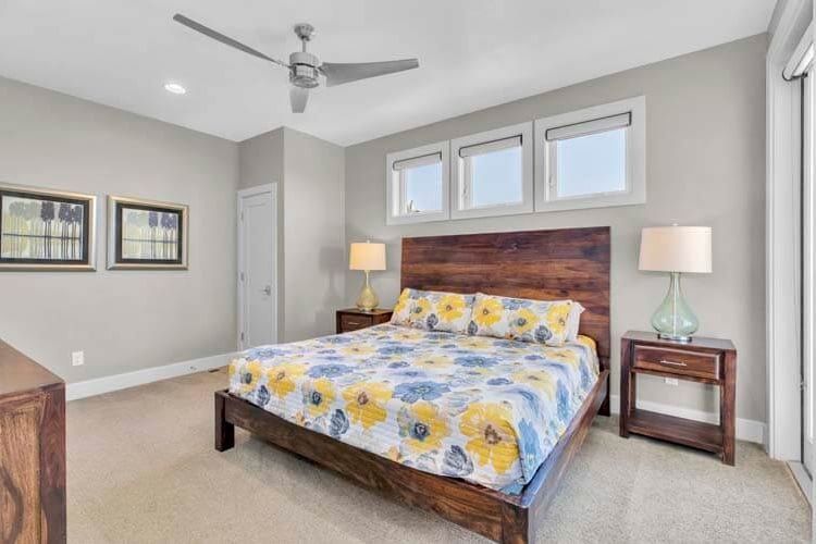 1st Floor King with Private Bath