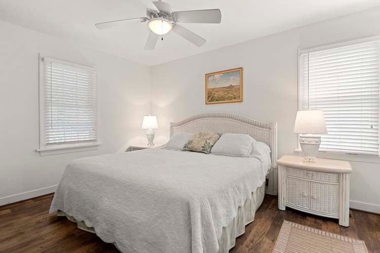 1st Floor King with Private Bath