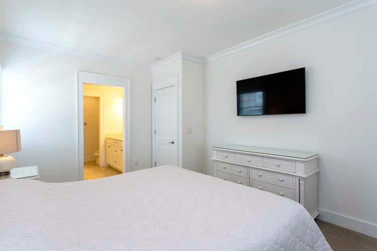 Ground Floor King with Private Bath