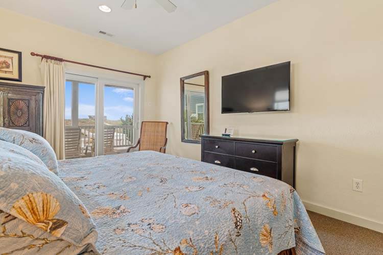 1st Floor King with Private Bath (5)