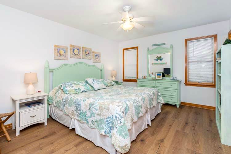 1st Floor King with Private Bath