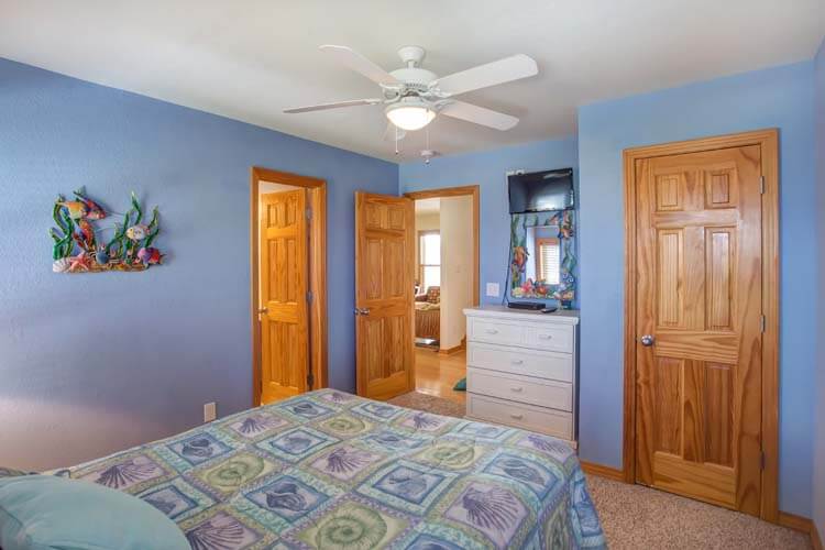 1st Floor Queen with Private Bath