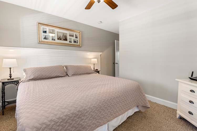 1st Floor King with Private Bath (3)