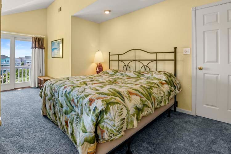 2nd Floor King with Private Bath