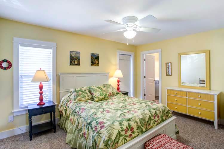 1st Floor Queen with Private Bath