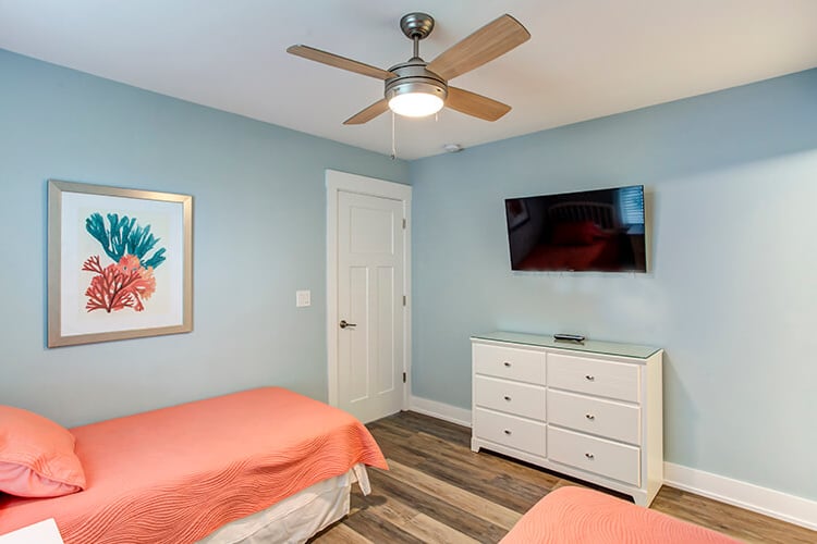 1st Floor Twins with Private Bath