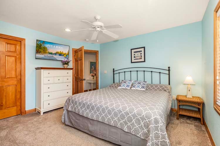 1st Floor King with Private Bath