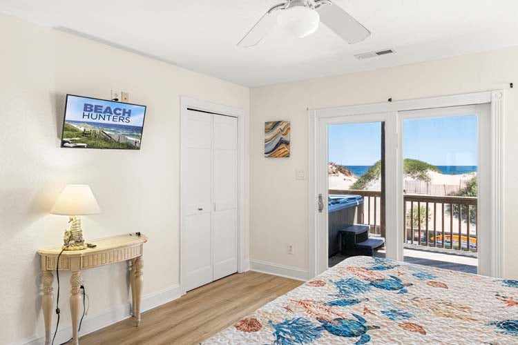 1st Floor King with Private Bath