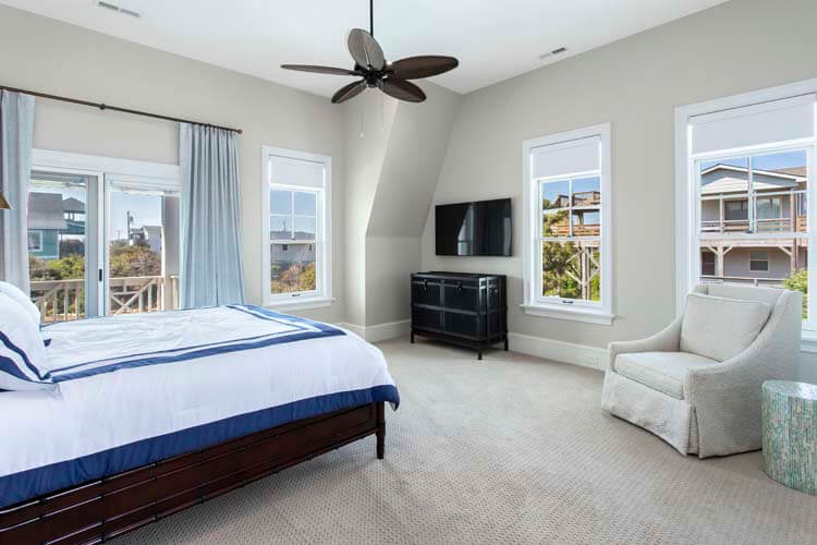 1st Floor King with Private Bath