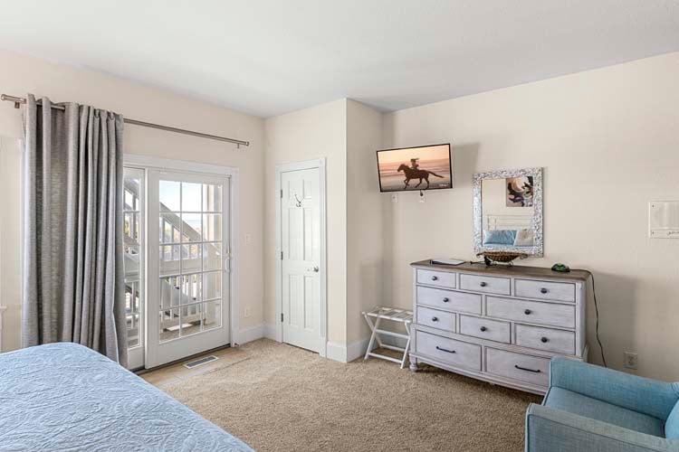 1st Floor King with Private Bath