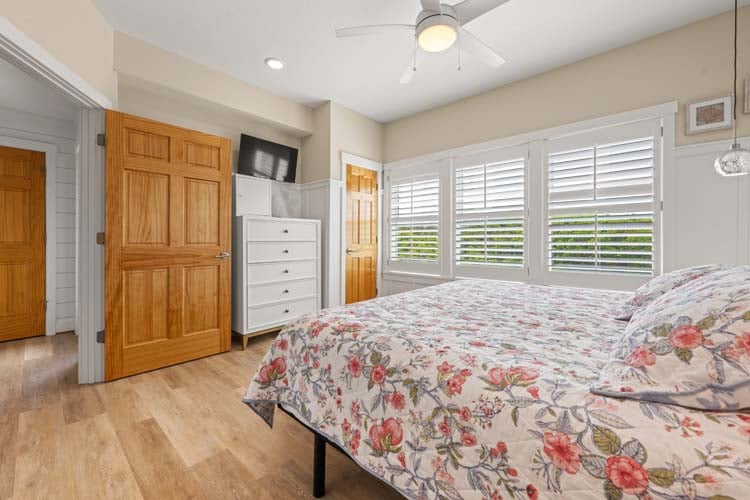 1st Floor King with Private Bath