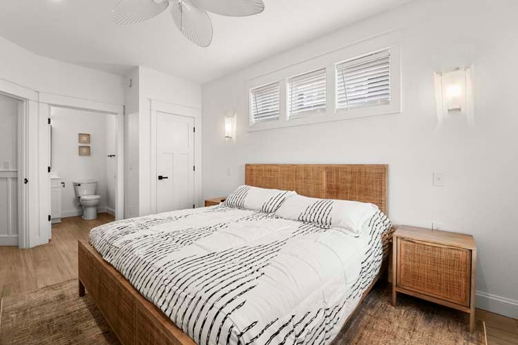 Ground Floor King with Private Bath (18)