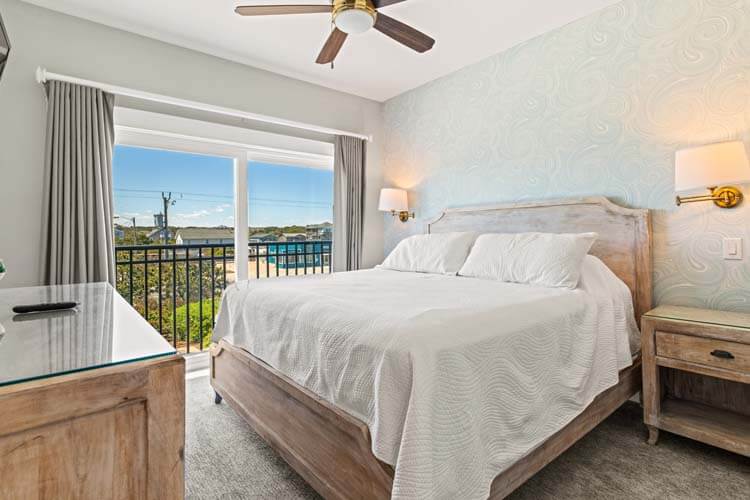 1st Floor King with Private Bath