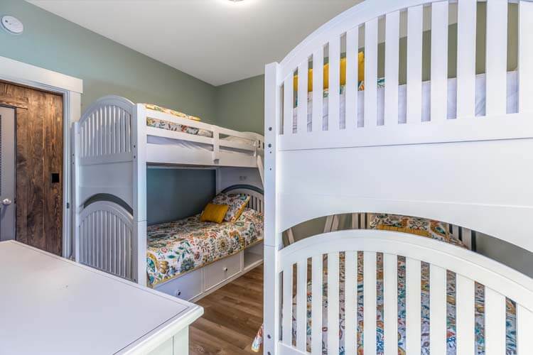 1st Floor 2 Twin Bunks with Private Bath