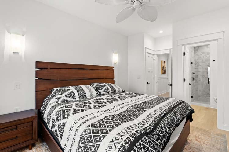 1st Floor King with Private Bath (7)